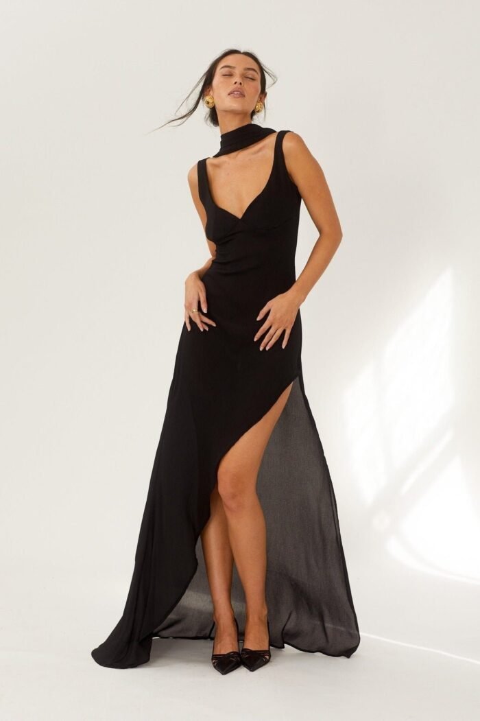 Apphia V-neck Backless Slit Maxi Dress - Image 5