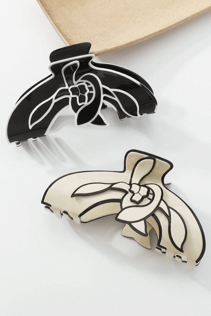 Magnolia Flower Contrast Line Art Hair Claw - Image 1